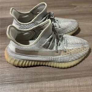 Yeezy 350 V2 Sneakers